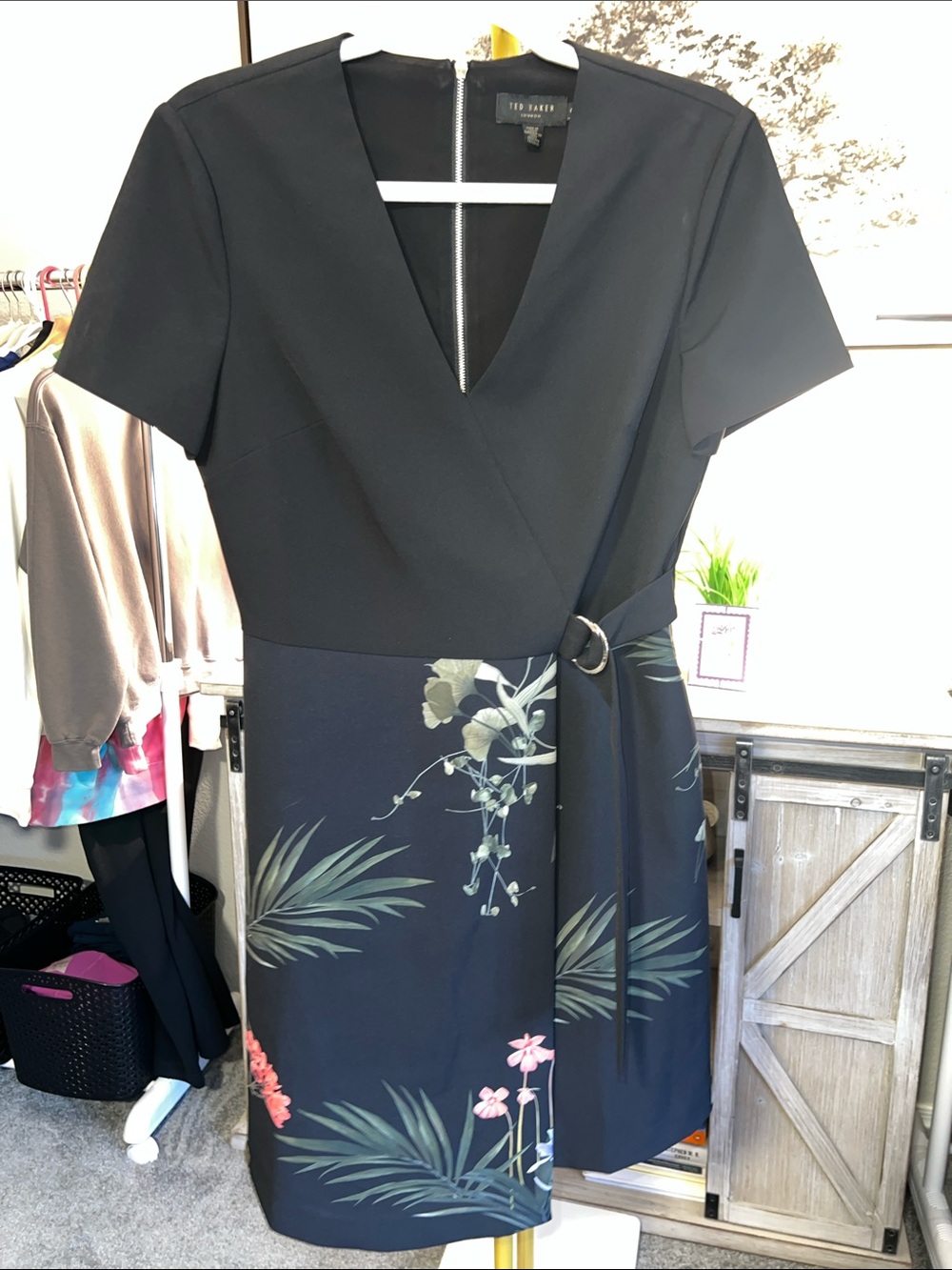 Ted Baker Black Floral Wrap Dress with Ring Tie Women’s Size 2